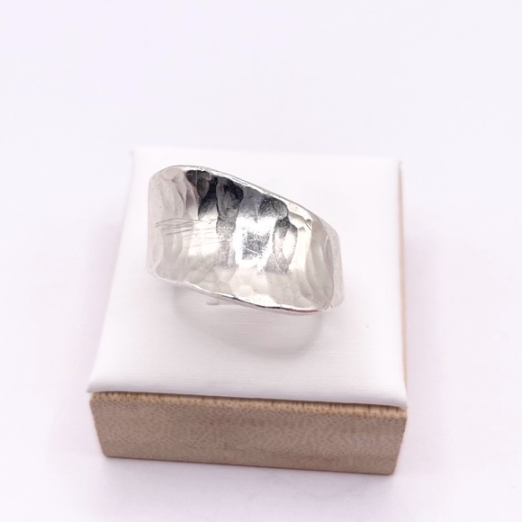 Size 9 Sterling Silver Hammered Ring - Picture 8 of 8